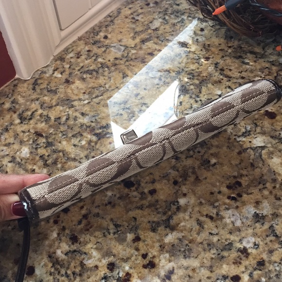 Coach wristlet - Picture 2 of 6